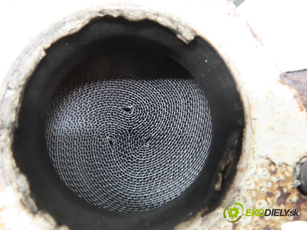 VW POLO (6N2) HB 2001 55,00 1.4 16V - AHW 1390,00 Potrubie VYČERPAT: 036178EA (Výfukové potrubie)