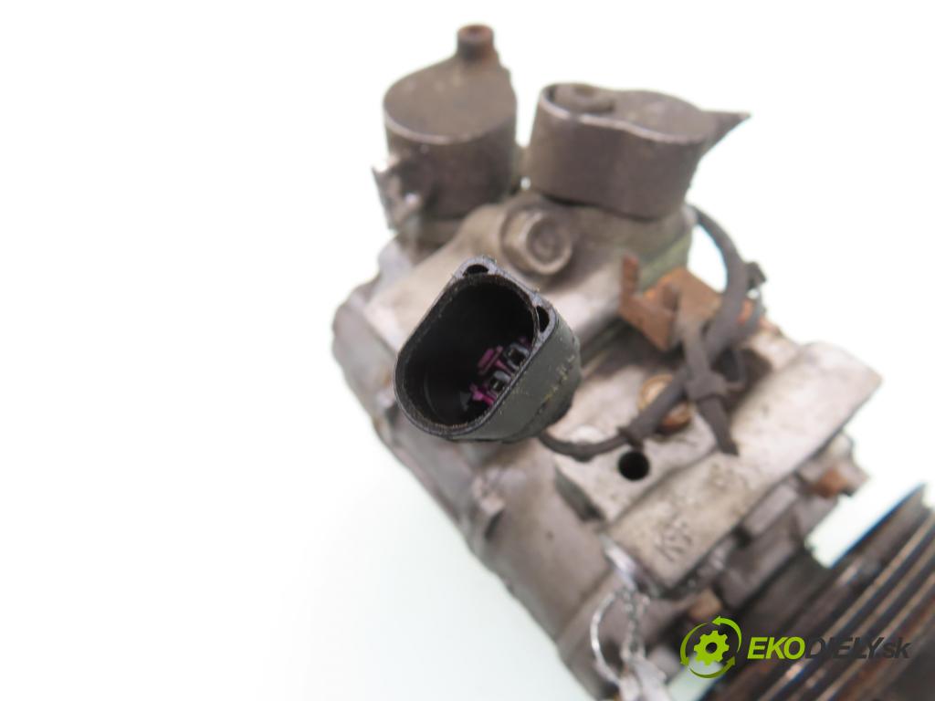 AUDI A6 Avant (4B5, C5) KOMBI 2004 120,00 2.5 TDI V6 163 - BDG 2496,00 KOMPRESOR: klimatizace  (Kompresor klimatizace)