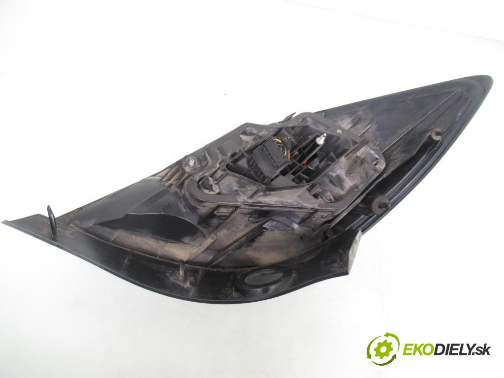 OPEL ASTRA H GTC (L08) HB 2006 88,00 1.9 8V CDTI 120 - Z 19 DT 1910,00 Svetlo pravé zadné 24451834