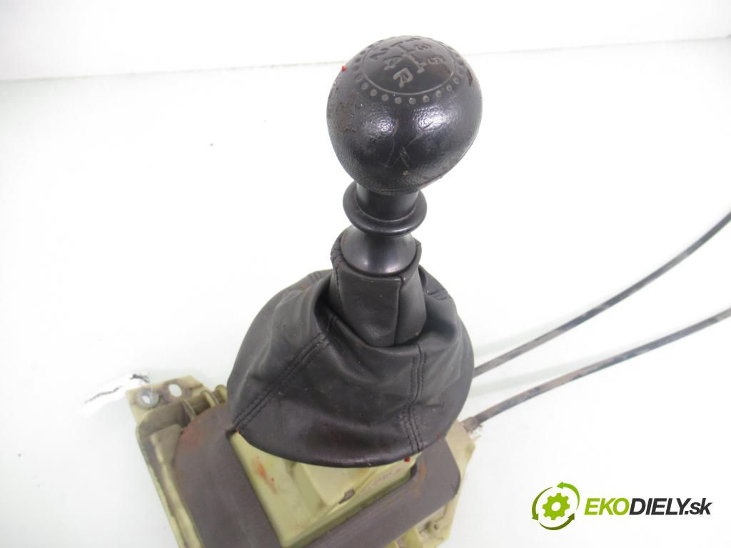 FIAT PUNTO (188_) HB 2003 44,00 1.2 60 - 188 A4.000 1242,00 ZVEDÁK: 735280836