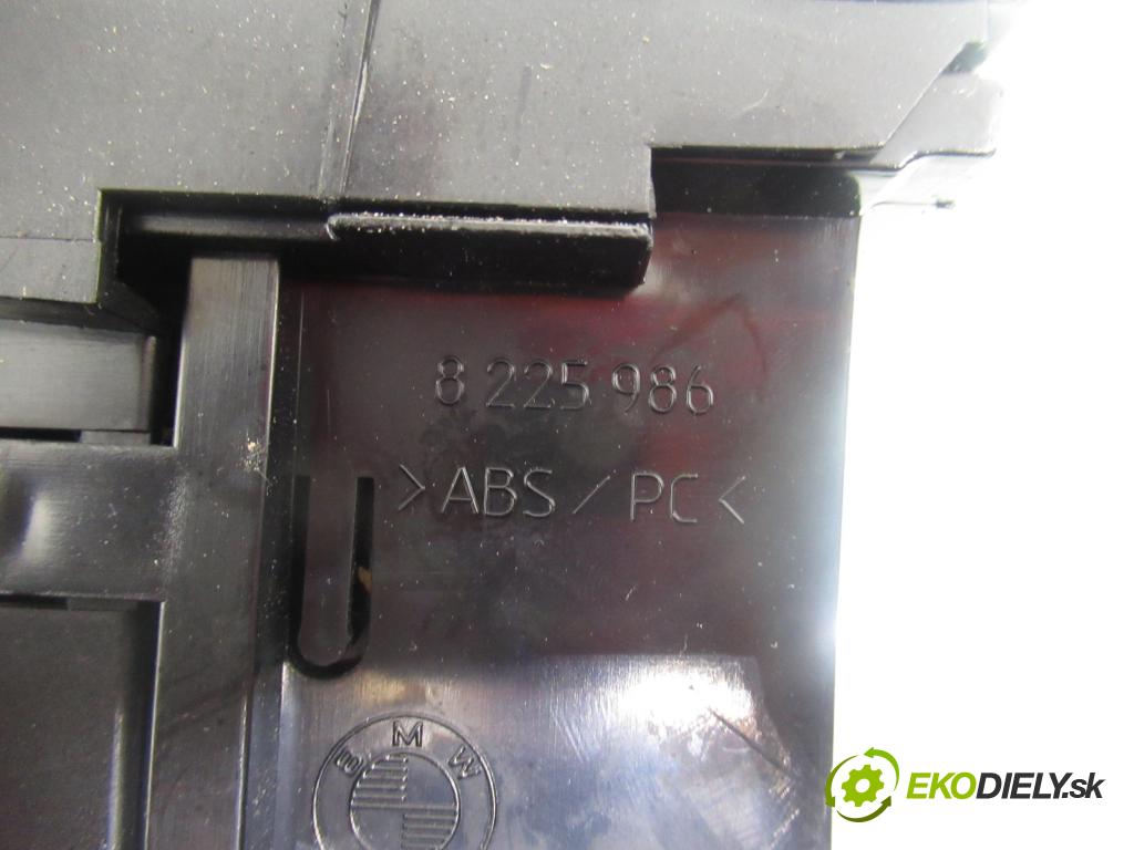 BMW 3 Touring (E46) KOMBI 2004 110,00 320 d 150 - M47 D20 (204D4) 1995,00 Lakťová opierka 8213680 ; 8213678 ; 8225986