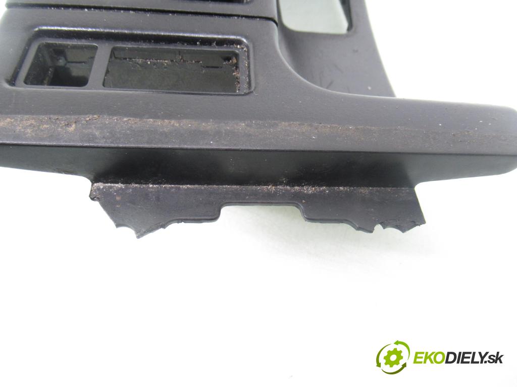 BMW 3 Touring (E46) KOMBI 2004 110,00 320 d 150 - M47 D20 (204D4) 1995,00 Lakťová opierka 8213680 ; 8213678 ; 8225986