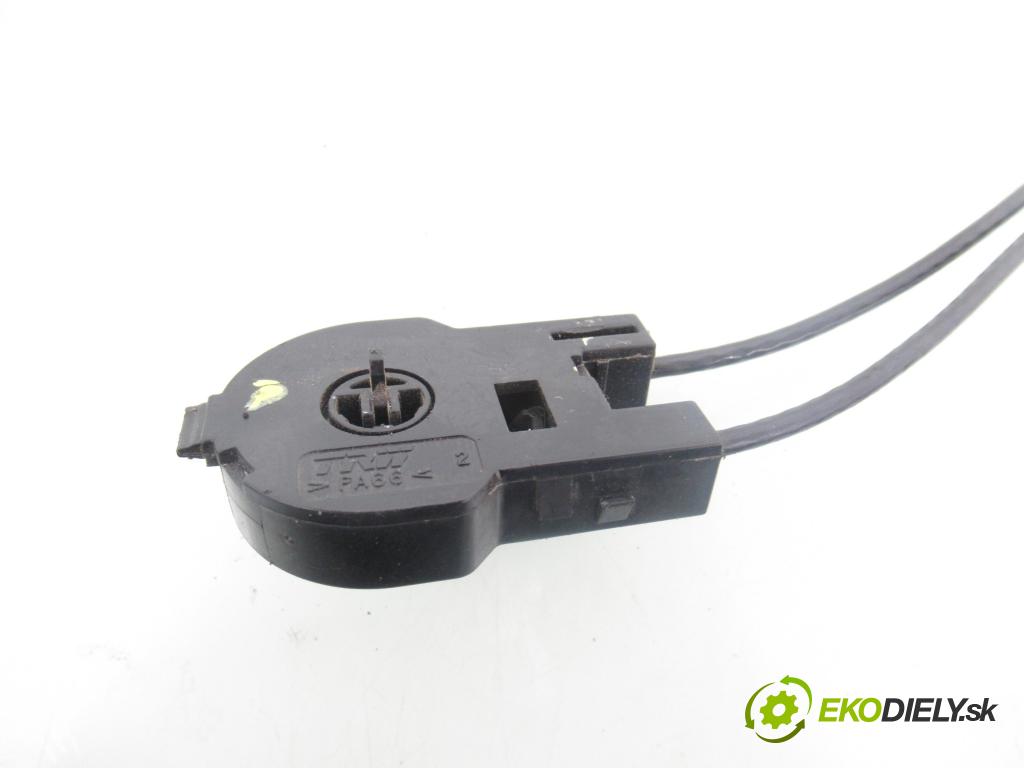 FORD FOCUS (DAW, DBW) HB 2002 74,00 1.6 16V 100 - FYDA 1596,00 Lanko panel kúrenia 2M5111504AA