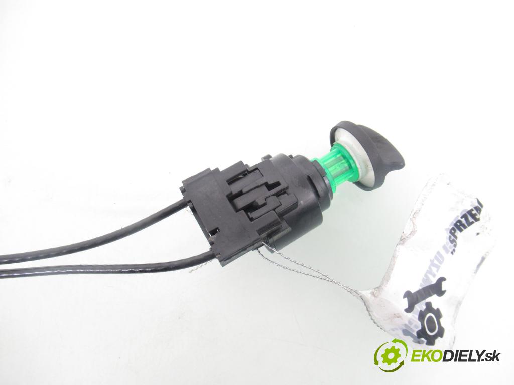 FORD FOCUS (DAW, DBW) HB 2002 74,00 1.6 16V 100 - FYDA 1596,00 Lanko panel kúrenia 2M5111504AA