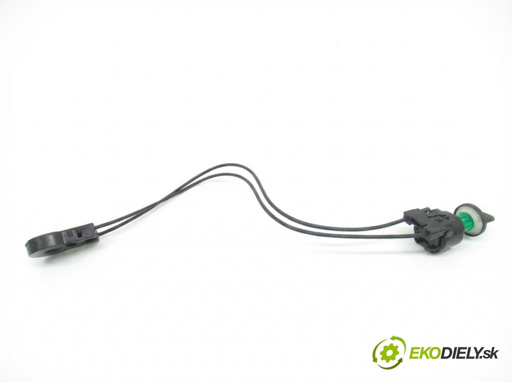 FORD FOCUS (DAW, DBW) HB 2002 74,00 1.6 16V 100 - FYDA 1596,00 Lanko panel kúrenia 2M5111504AA