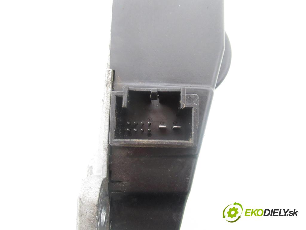 VW PASSAT B6 Variant (3C5) KOMBI 2005 103,00 2.0 TDI 16V - BKP 1968,00 blokáda tyče volantu 3C0905861D ; 33570102