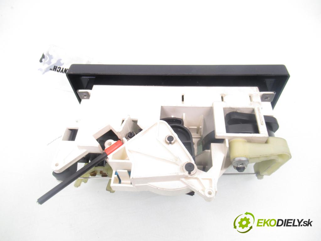 AUDI 80 (8C, B4) SEDAN 1992 66,00 2.0 90 - ABT 1984,00 Panel kúrenia 893959511