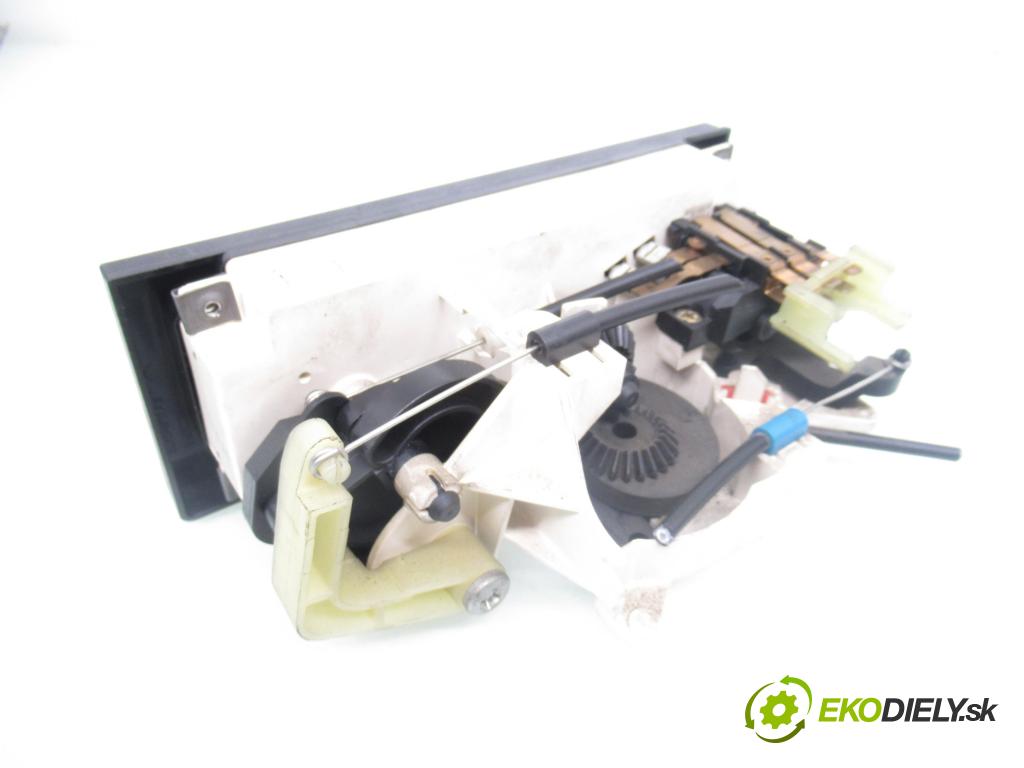 AUDI 80 (8C, B4) SEDAN 1992 66,00 2.0 90 - ABT 1984,00 Panel kúrenia 893959511