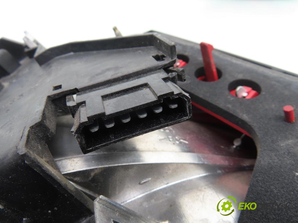 AUDI A4 (8D2, B5) SEDAN 1997 110,00 1.8 T 150 - AEB 1781,00 svetla zadní část 8D0945096C ; 8D0945095D