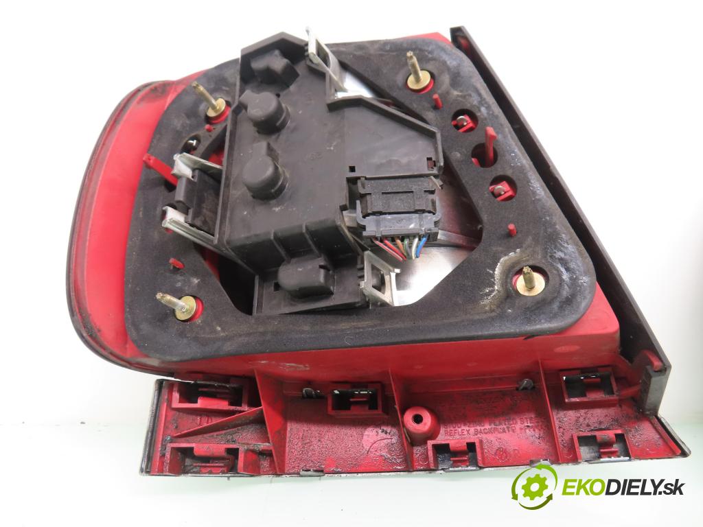 AUDI A4 (8D2, B5) SEDAN 1997 110,00 1.8 T 150 - AEB 1781,00 svetla 8D0945096C ; 8D0945095D