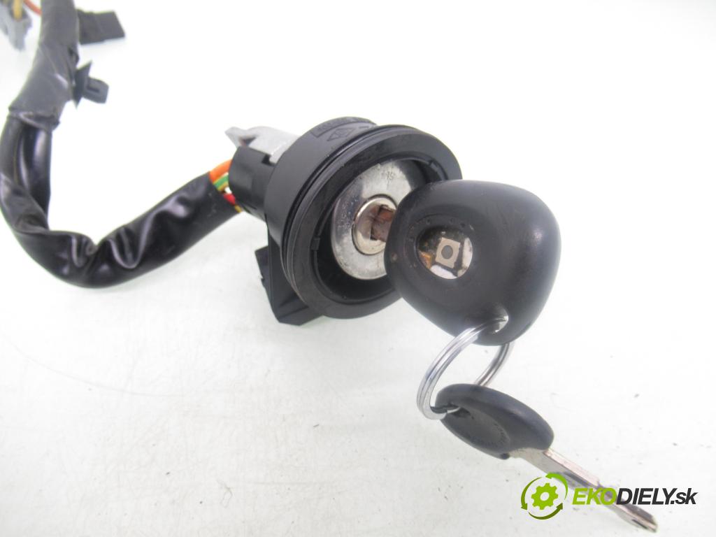 RENAULT LAGUNA I (B56_, 556_) LIFTBACK 1999 79,00 1.6 16V (B568, B561) - K4M 720 1598,00 spínačka / imobilizéra IMMO / řídící jednotka 7700821586 ; 8200022435C ; S105200006