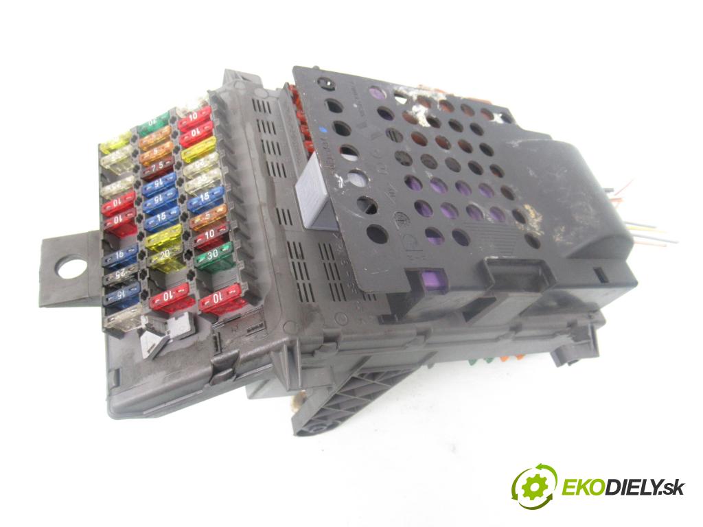 RENAULT LAGUNA I (B56_, 556_) LIFTBACK 1999 79,00 1.6 16V (B568, B561) - K4M 720 1598,00 spínačka / imobilizéra IMMO / řídící jednotka 7700821586 ; 8200022435C ; S105200006