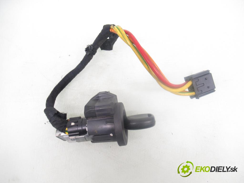 RENAULT CLIO II (BB_, CB_) HB 1999 43,00 1.2 8V 58 1149,00 spínačka / imobilizéra IMMO / řídící jednotka 7700112436 ; S110030104 ; 21624654