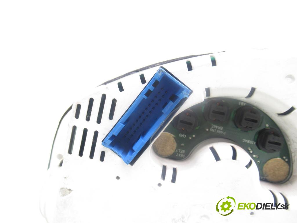 AUDI A4 (8D2, B5) SEDAN 1997 110,00 1.8 T 150 - AEB 1781,00 Prístrojovka elektrický 8D0919034B