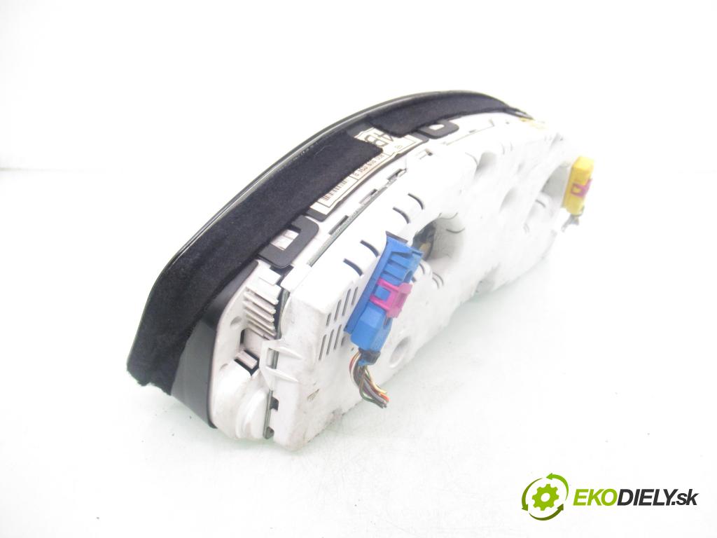 AUDI A4 (8D2, B5) SEDAN 1997 110,00 1.8 T 150 - AEB 1781,00 Prístrojovka elektrický 8D0919034B