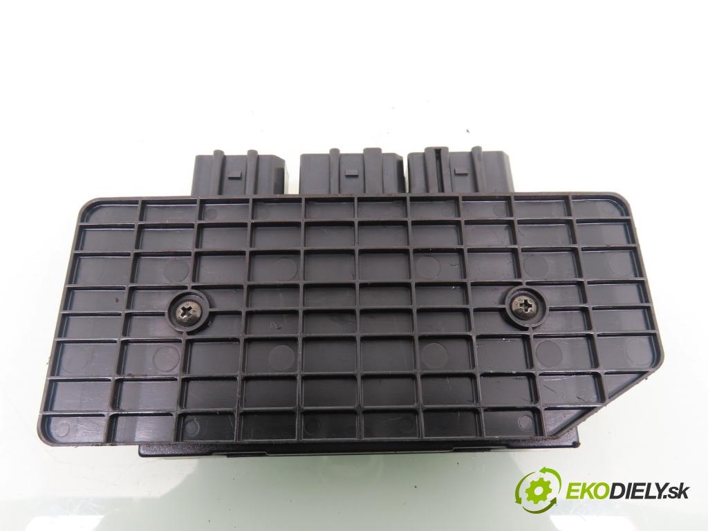 VW PASSAT B5 (3B2) SEDAN 2000 81,00 1.9 TDI - AVG 1896,00 MODUL komfortu 1J0959799S