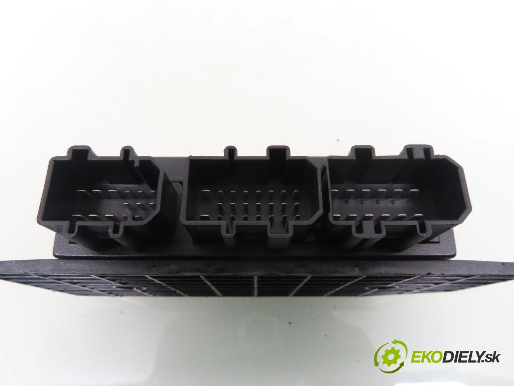 VW PASSAT B5 (3B2) SEDAN 2000 81,00 1.9 TDI - AVG 1896,00 MODUL komfortu 1J0959799S