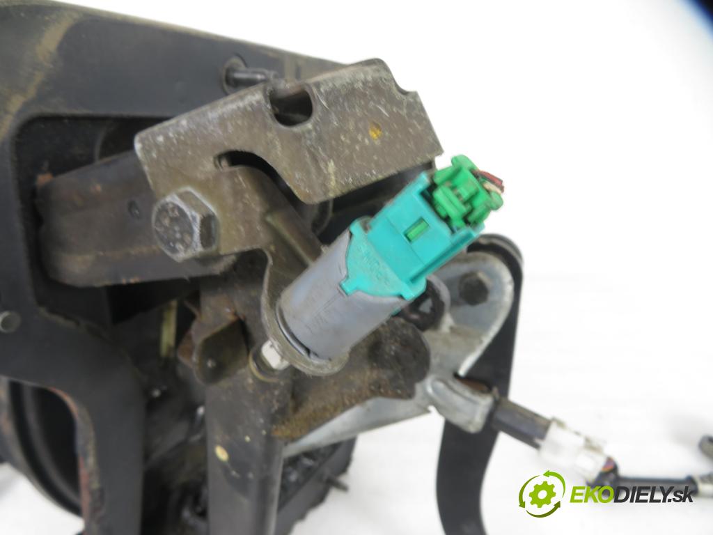 RENAULT TRAFIC II Skrzynia (FL) FURGON 2007 84,00 2.0 dCi 115 - M9R 780 1995,00 preloženie 8200506830 ; 93857441