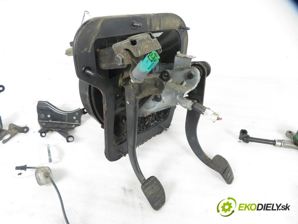 RENAULT TRAFIC II Skrzynia (FL) FURGON 2007 84,00 2.0 dCi 115 - M9R 780 1995,00 preloženie 8200506830 ; 93857441