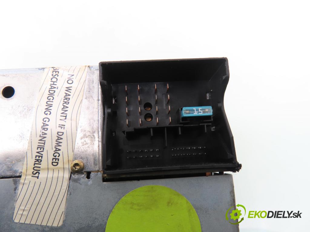 OPEL SIGNUM HB 2005 110,00 1.9 CDTI 150 1910,00 RADIO CD 13188477 ; CD70