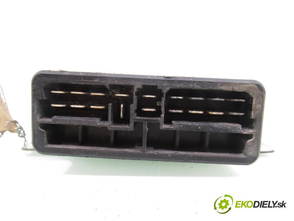 MERCEDES-BENZ Sedan (W124) SEDAN 1991 87,00 200 E (124.021) - M 102.963 1996,00 řídící jednotka Webasto SG1560