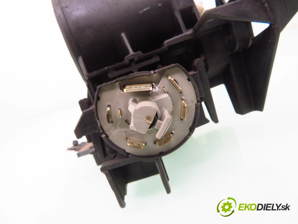 OPEL ASTRA G Kombi (T98) KOMBI 1999 60,00 2.0 DI - X 20 DTL 1995,00 spínačka 90589313 ; 90589389 ; 09131781 (Spínací skříňka)