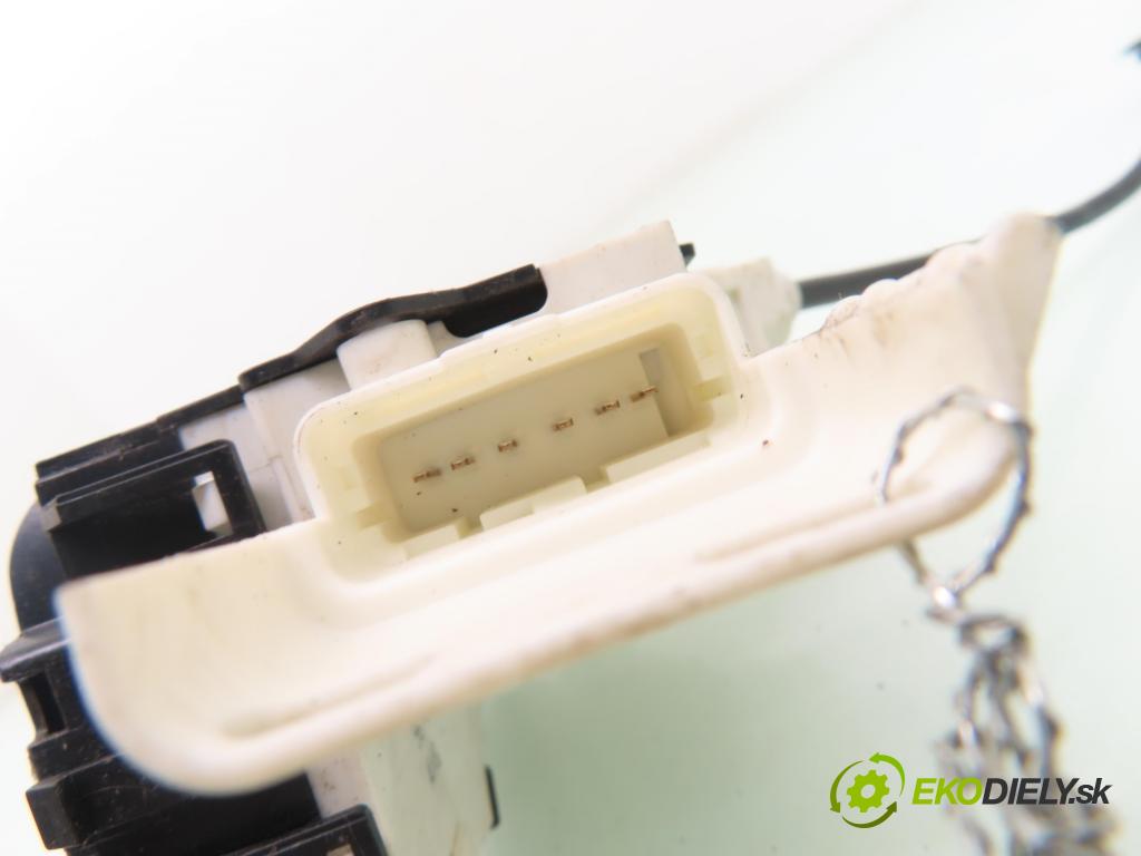 CITROEN C4 I (LC_) HB 2005 66,00 1.6 HDi - 9HX (DV6ATED4) 1560,00 zámok 9647172780F