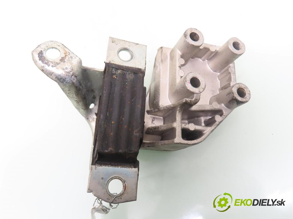 FIAT PUNTO (188_) HB 1999 44,00 1.2 60 - 188 A4.000 1242,00 Uchytenie Motor 