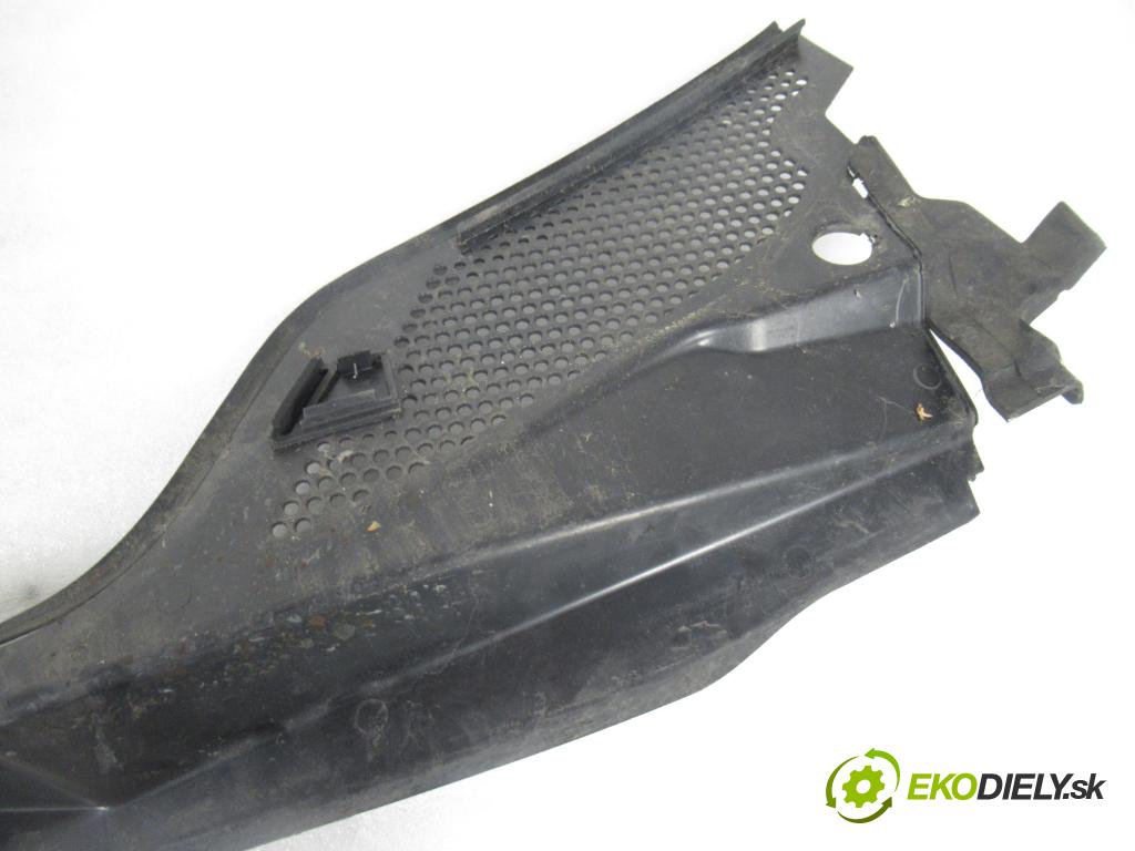 CITROEN C4 I (LC_) HB 2005 66,00 1.6 HDi - 9HX (DV6ATED4) 1560,00 Torpédo, plast pod čelné okno 96467935XT (Torpédo (plast pod čelným sklom))