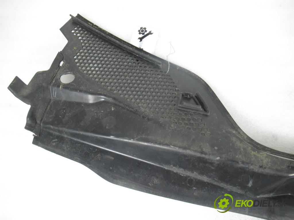 CITROEN C4 I (LC_) HB 2005 66,00 1.6 HDi - 9HX (DV6ATED4) 1560,00 Torpédo, plast pod čelné okno 96467935XT (Torpédo (plast pod čelným sklom))