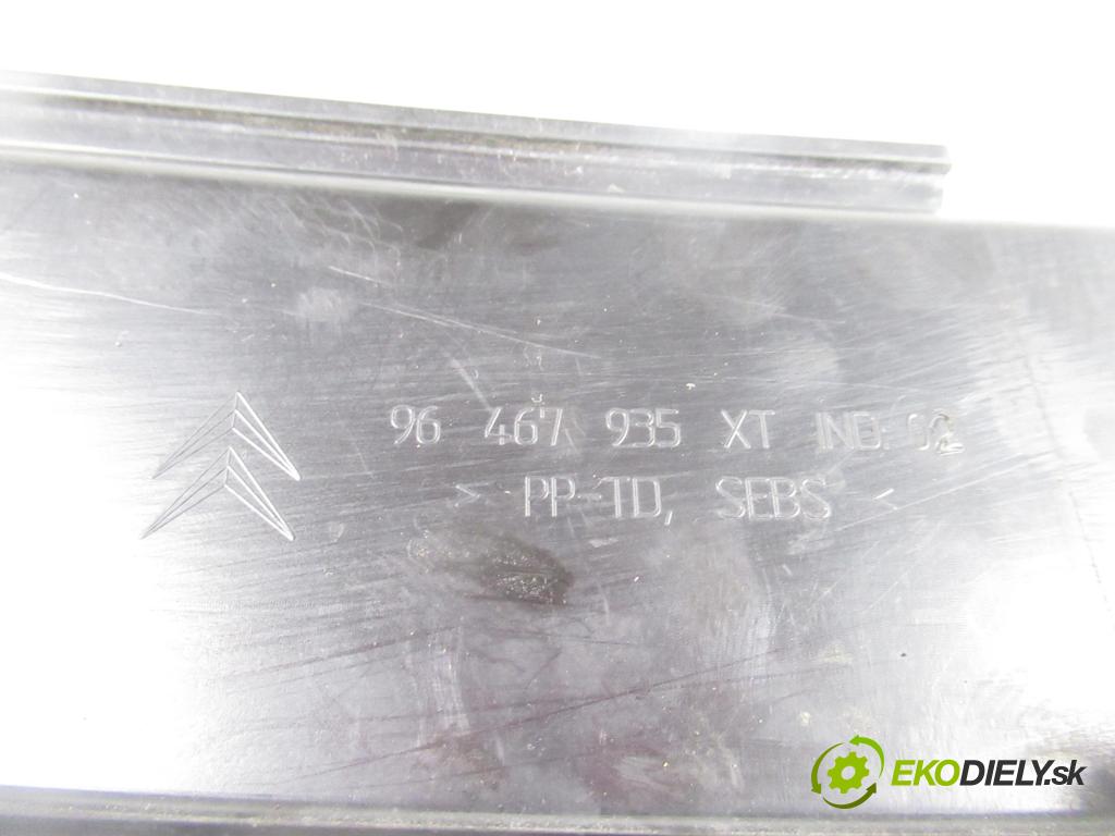 CITROEN C4 I (LC_) HB 2005 66,00 1.6 HDi - 9HX (DV6ATED4) 1560,00 Torpédo, plast pod čelné okno 96467935XT (Torpédo (plast pod čelným sklom))