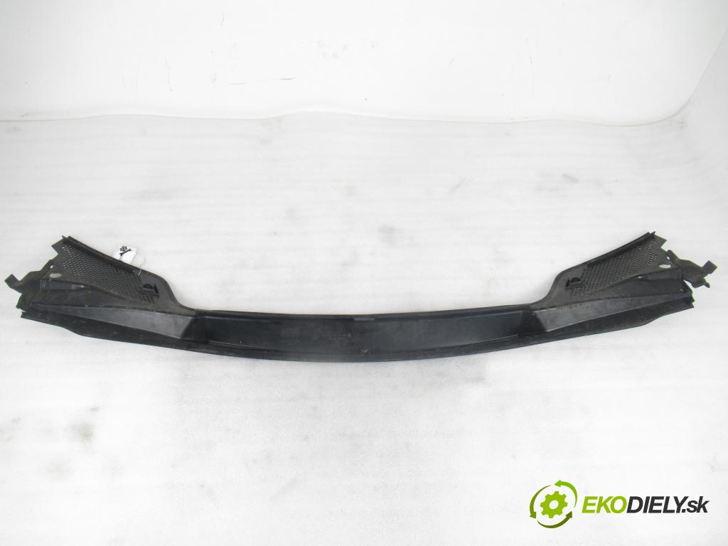 CITROEN C4 I (LC_) HB 2005 66,00 1.6 HDi - 9HX (DV6ATED4) 1560,00 Torpédo, plast pod čelné okno 96467935XT (Torpédo (plast pod čelným sklom))