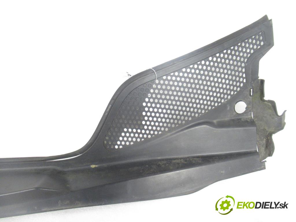 CITROEN C4 I (LC_) HB 2005 66,00 1.6 HDi - 9HX (DV6ATED4) 1560,00 Torpédo, plast pod čelné okno 96467935XT (Torpédo (plast pod čelným sklom))