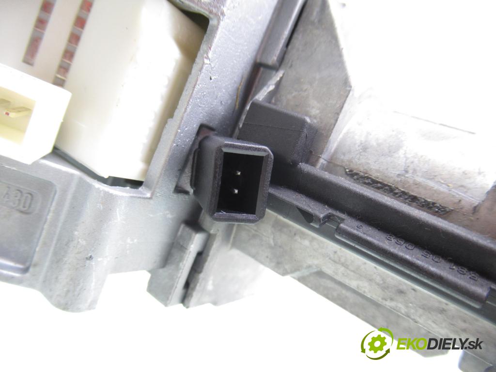 OPEL ASTRA H (A04) HB 2004 59,00 1.7 CDTI - Z 17 DTL 1686,00 spinačka / zámky N0501881 ; 2421430