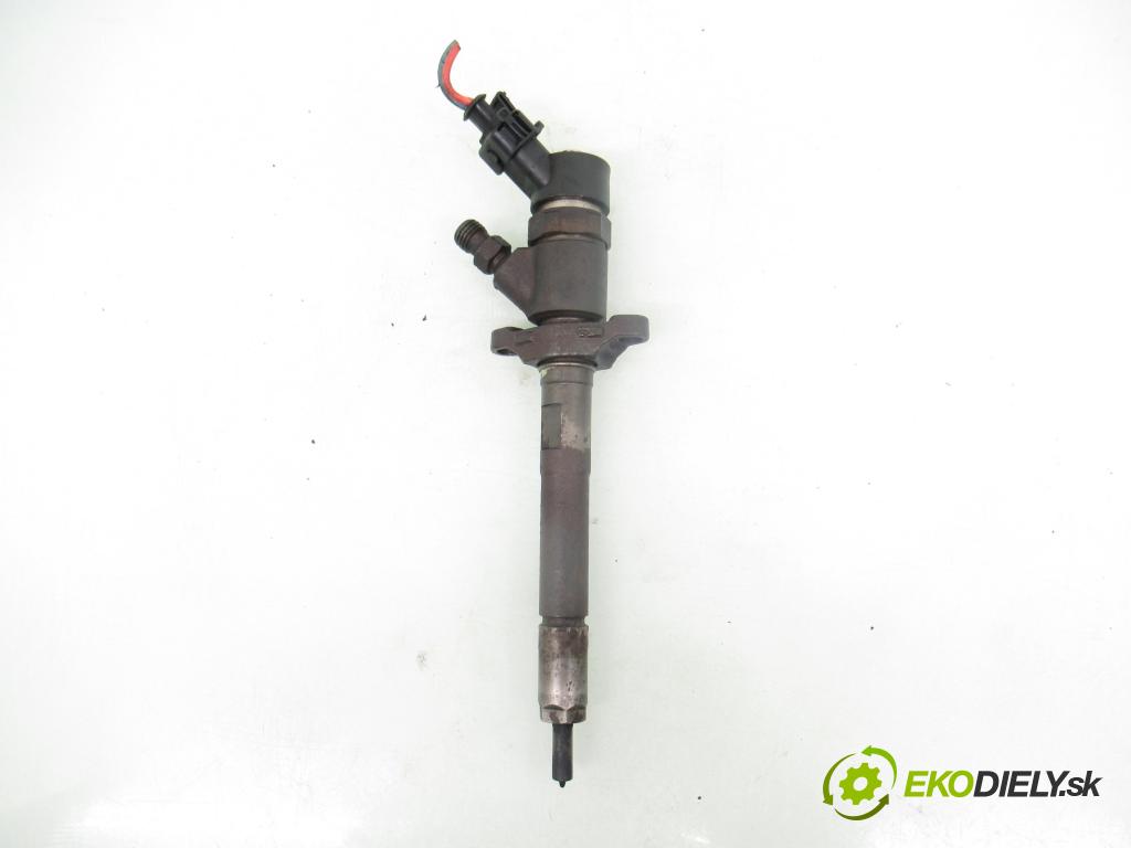 CITROEN C4 I (LC_) HB 2004 80,00 1.6 HDi 109 - 9HZ (DV6TED4) 1560,00 vstrekovač 0445110239 (Vstrekovač paliva)