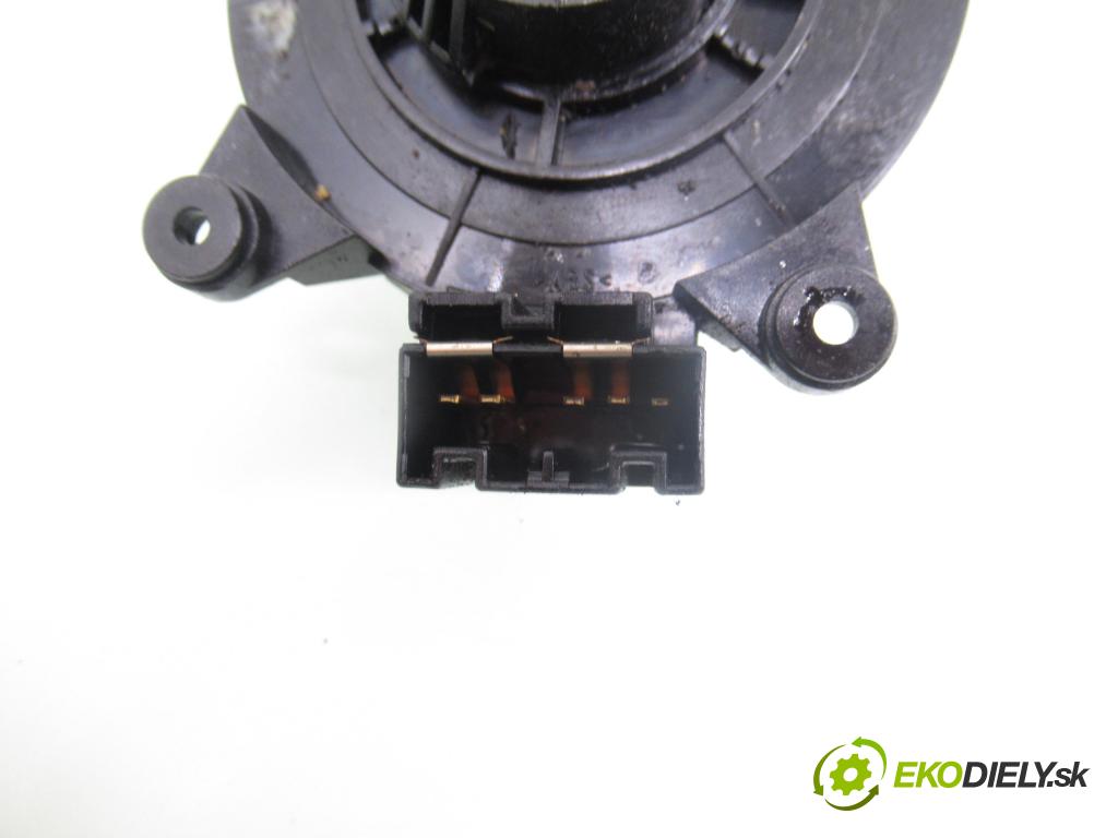 VOLVO S40 I (VS) SEDAN 2001 90,00 1.8 i - B 4184 SJ 1834,00 PÁSKA: air BAG 30638468