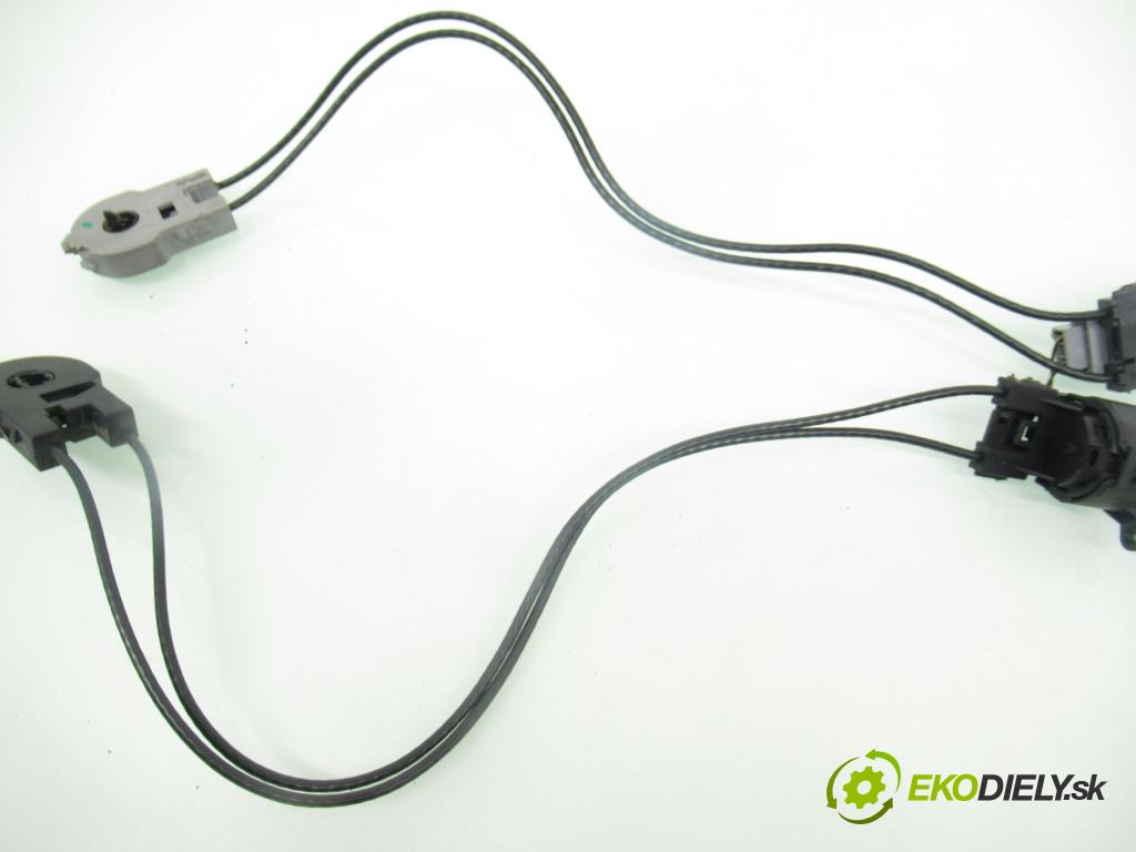 FORD FOCUS Turnier (DNW) KOMBI 2004 74,00 1.8 TDCi - FFDA 1753,00 Lanko panel kúrenia 2M5111504AA ; 2M5111503AA