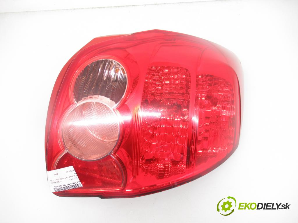 TOYOTA AURIS (_E15_) HB 2009 74,00 1.33 Dual-VVTi 101 - 1NR-FE 1329,00 Svetlo pravé zadné 815500238000