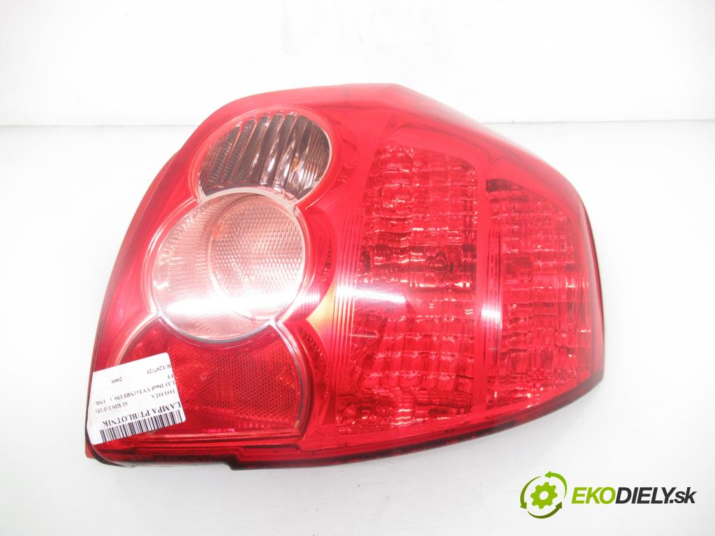 TOYOTA AURIS (_E15_) HB 2009 74,00 1.33 Dual-VVTi 101 - 1NR-FE 1329,00 Svetlo pravé zadné 815500238000