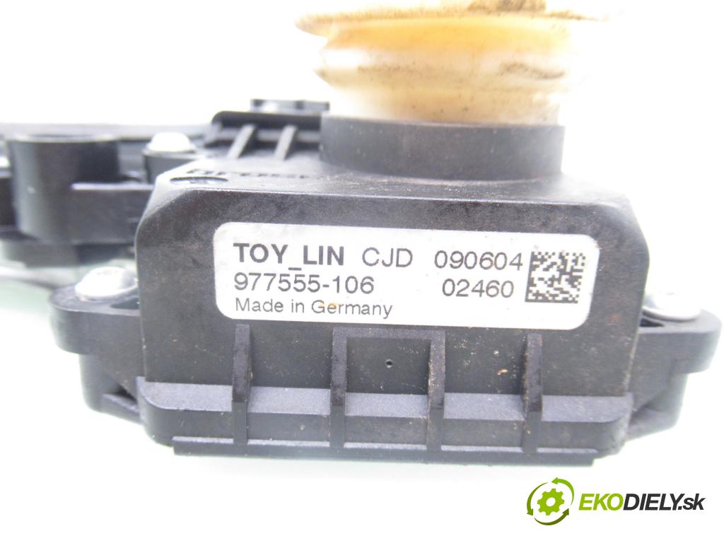TOYOTA AURIS (_E15_) HB 2009 74,00 1.33 Dual-VVTi 101 - 1NR-FE 1329,00 Mechanizmus okien 961919100 ; 977555106 ; 8570202020