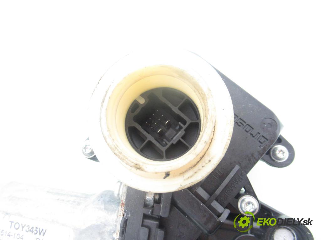 TOYOTA AURIS (_E15_) HB 2009 74,00 1.33 Dual-VVTi 101 - 1NR-FE 1329,00 Mechanizmus okien 961919100 ; 977555106 ; 8570202020