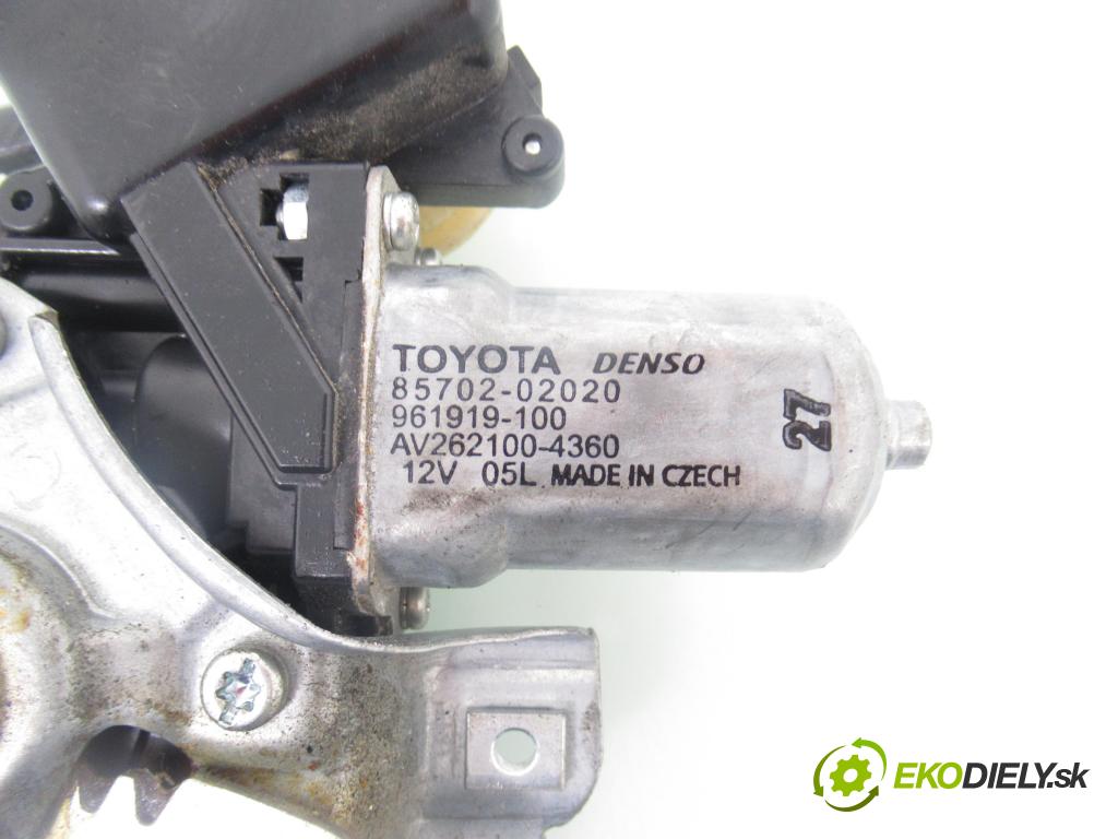 TOYOTA AURIS (_E15_) HB 2009 74,00 1.33 Dual-VVTi 101 - 1NR-FE 1329,00 Mechanizmus okien 961919100 ; 977555106 ; 8570202020