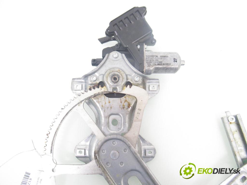 TOYOTA AURIS (_E15_) HB 2009 74,00 1.33 Dual-VVTi 101 - 1NR-FE 1329,00 Mechanizmus okien 961919100 ; 977555106 ; 8570202020