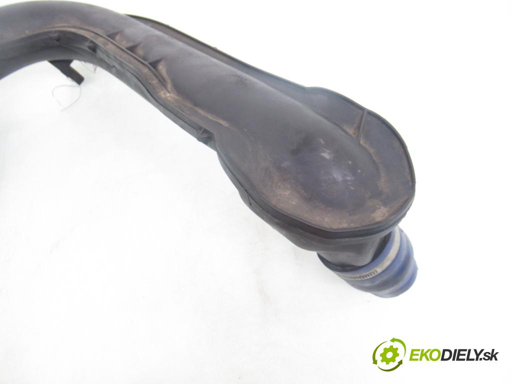 RENAULT TRAFIC II Skrzynia (FL) FURGON 2007 84,00 2.0 dCi 115 - M9R 780 1995,00 Rúra intercoolera turba 8200923261 ; 93862449