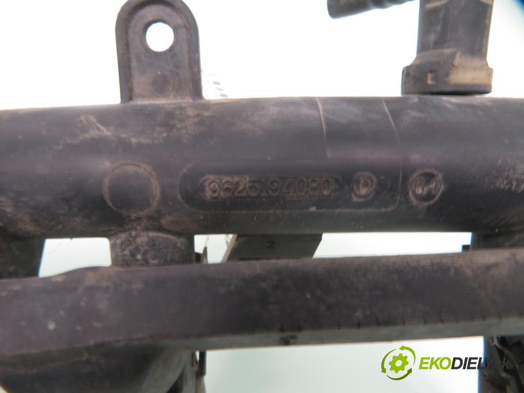 PEUGEOT 206 liftback (2A/C) HB 1999 55,00 1.4 i 75 -  KFX 1361,00 Lišta vstrekovacia 9625194080D ; 9638128080 (Vstrekovacia lišta)