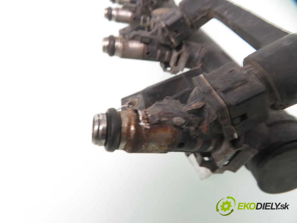 PEUGEOT 206 liftback (2A/C) HB 1999 55,00 1.4 i 75 -  KFX 1361,00 Lišta vstrekovacia 9625194080D ; 9638128080 (Vstrekovacia lišta)