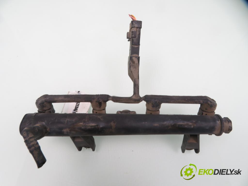 PEUGEOT 206 liftback (2A/C) HB 1999 55,00 1.4 i 75 -  KFX 1361,00 Lišta vstrekovacia 9625194080D ; 9638128080 (Vstrekovacia lišta)