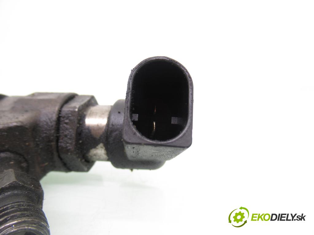 CITROEN C5 I Break (DE_) KOMBI 2004 80,00 2.0 HDi 8V 109 - RHZ 1997,00 vstrekovač 9657144580 (Vstrekovač paliva)