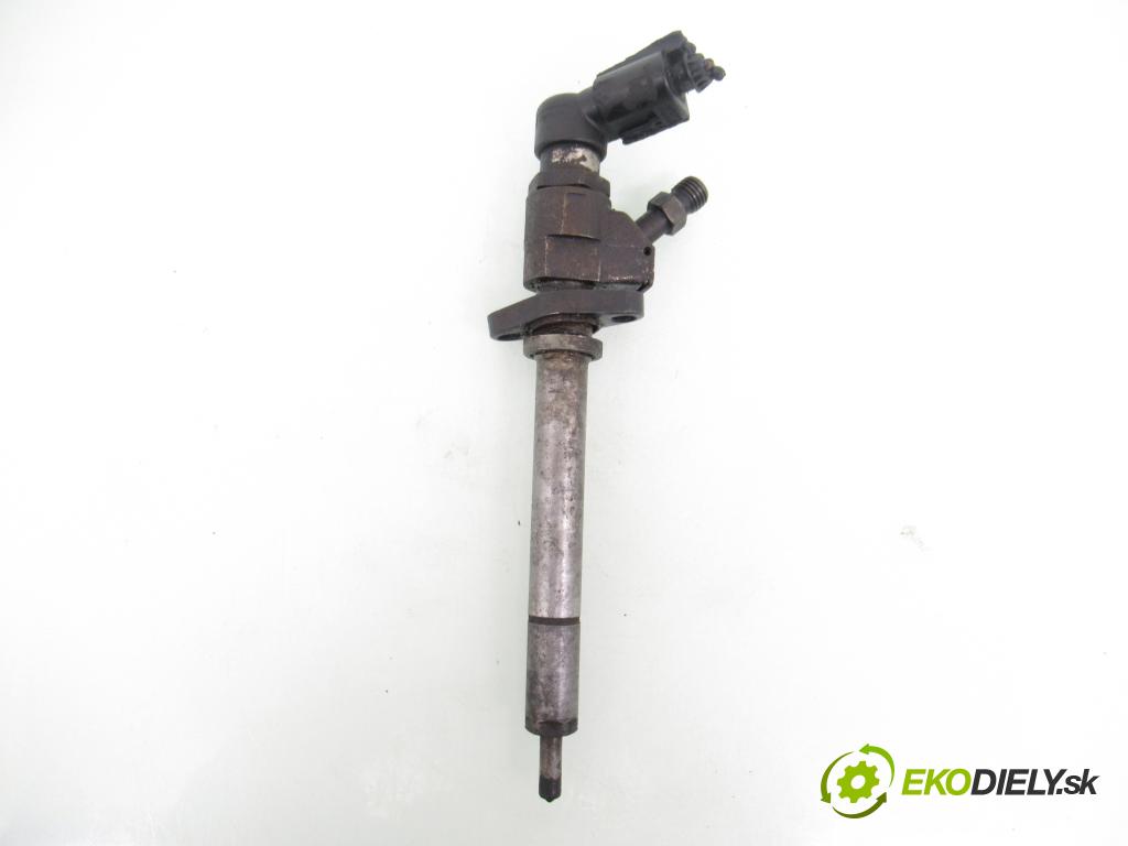 CITROEN C5 I Break (DE_) KOMBI 2004 80,00 2.0 HDi 8V 109 - RHZ 1997,00 vstrekovač 9657144580 (Vstrekovač paliva)