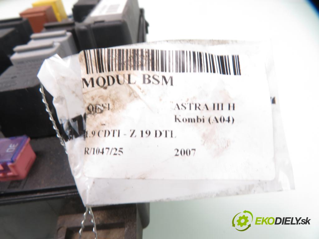 OPEL ASTRA H Kombi (A04) KOMBI 2007 74,00 1.9 CDTI - Z 19 DTL 1910,00 Skrinka POJISTKY: 13206748 ; 5DK00866848